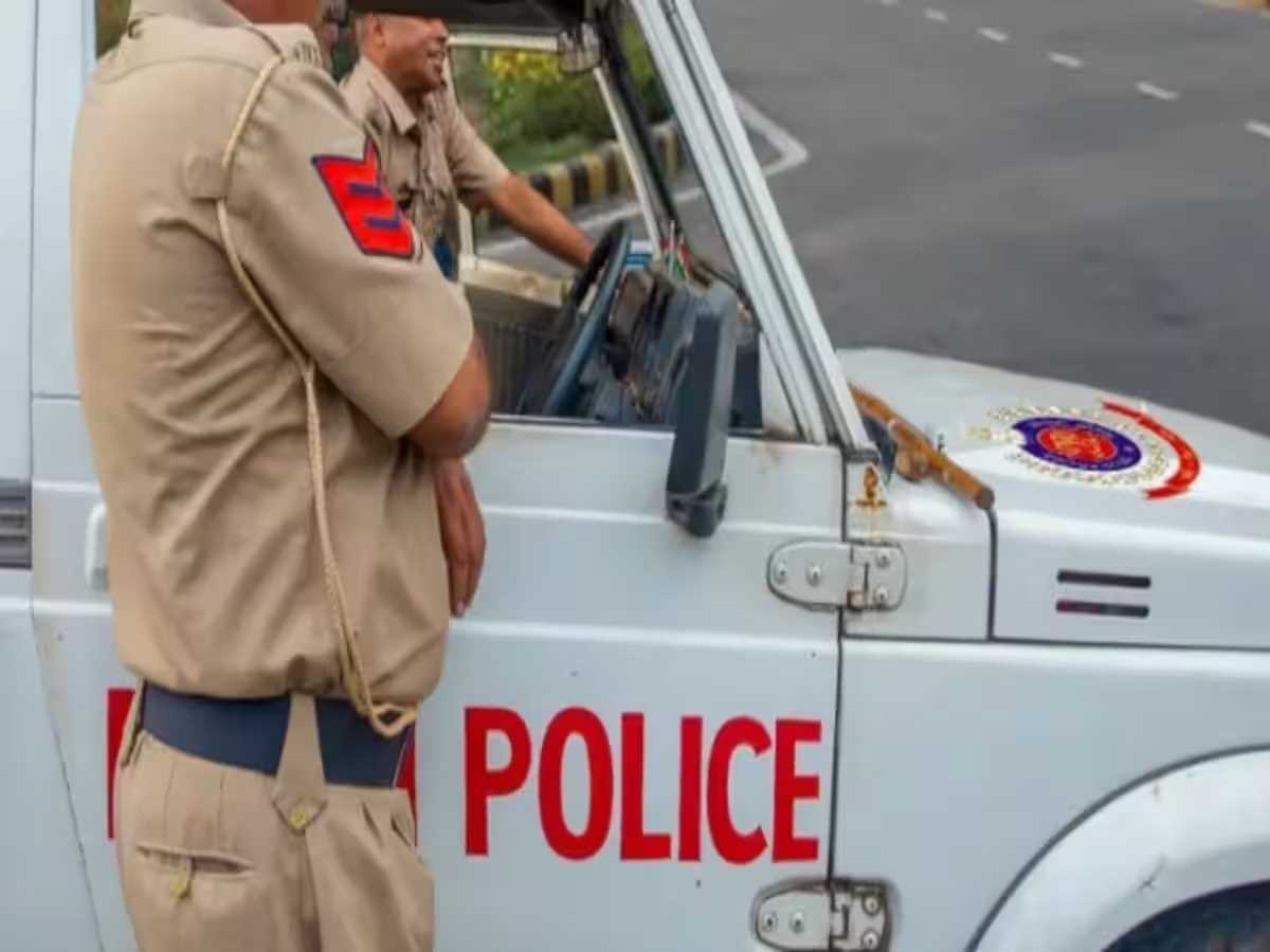 दिल्ली पुलिस ने मोबाइल टावरों से रेडियो रिमोट यूनिट चुराने वाले गिरोह का भंडाफोड़ किया